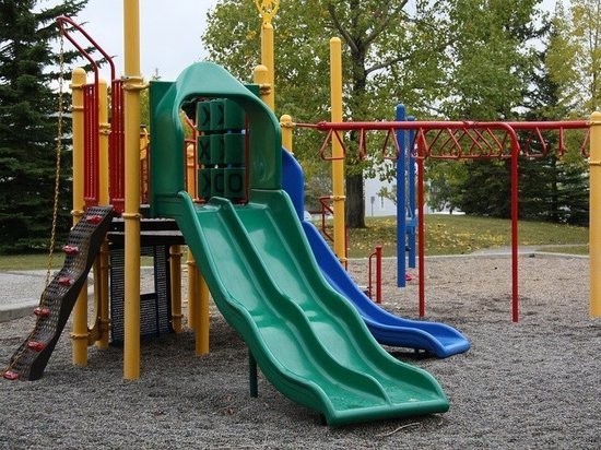 В Татарстане девочка получила серьезные травмы на детской площадке