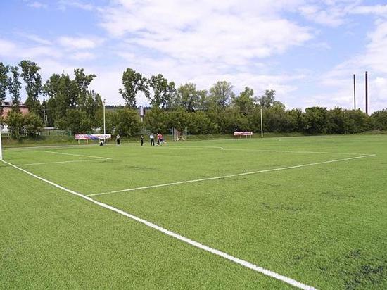 В Хакасском селе построили футбольное поле с искусственной травой