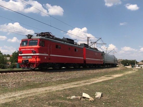 В Евпаторию прибыл первый пассажирский поезд из Санкт-Петербурга