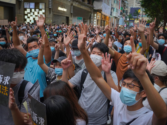 Китайский закон о национальной безопасности породил волну эмиграции оппозиционеров