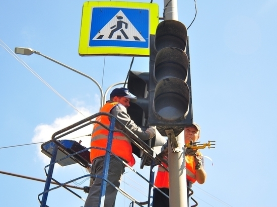 На двух нерегулируемых пешеходных переходах во Владимире появились светофоры с кнопкой