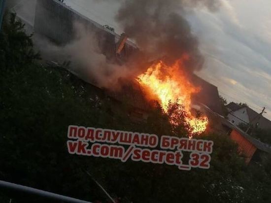 В Брянском поселке Чайковичи сгорел жилой дом