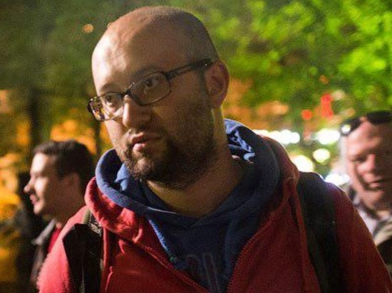 Задержанного на пикете у ФСБ журналиста Азара отпустили из полиции