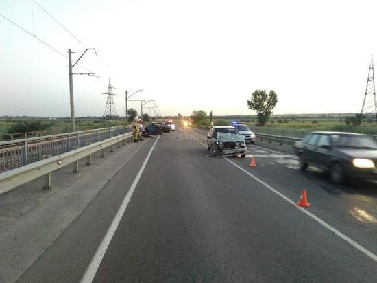 Три человека попали в ДТП на трассе под Новочеркасском