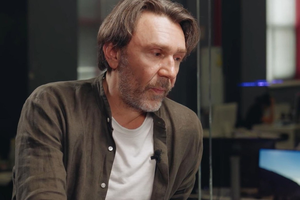 какую должность занимает шнуров. какую должность занимает шнуров. сергей шнуров 2004. сергей шнуров голос. какую должность занимает шнуров.