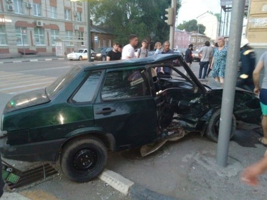 Пассажирка авто в аварии на Кутякова сломала шейку бедра