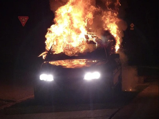 Ночью в Белове сгорел автомобиль