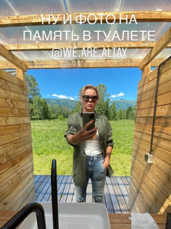 Ведущая шоу «Последний герой» Яна Троянова рассказала, как живет в палатке на Алтае