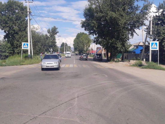 В Кызыле на женщину с коляской наехала легковая автомашина
