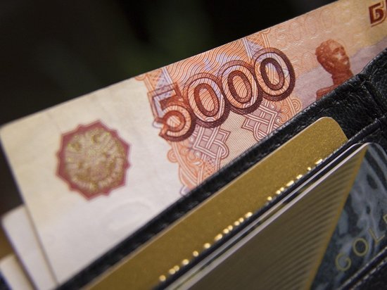 Рязанский менеджер обманула клиентку почти на 90 тысяч рублей