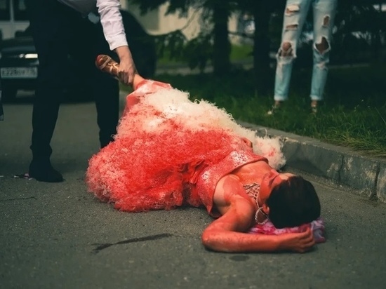 Казанские феминистки организовали «Кровавую свадьбу»