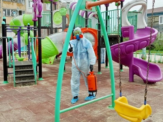 В Тазовском районе дезинфицируют спортивные и детские площадки