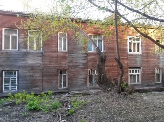 Новосибирская пенсионерка вынуждена мёрзнуть в прогнившем доме