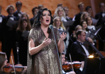 Оперная дива Анна Нетребко переживала, что из-за пандемии COVID-19 вернется на сцену только осенью, но смогла давать концерты уже летом