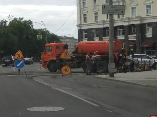 В Пскове начали ремонтировать Октябрьский проспект