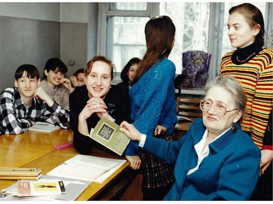В Новосибирске 100-летний юбилей отпраздновала профессор консерватории