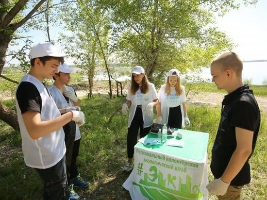 В Волгограде волонтеры начали расчищать прибрежные зоны