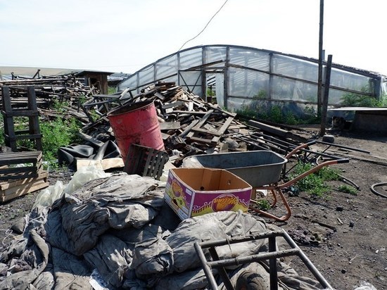 Арендатор земли из Хомутово загрязнил 10 га отходами и китайскими ядохимикатами