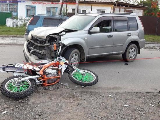 В Хакасии при столкновении с автомобилем Nissan пострадала пассажирка мотоцикла