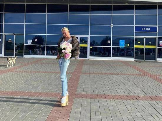 Анастасия Волочкова вернулась из Астрахани, где выиграла дело против бывшего мужа