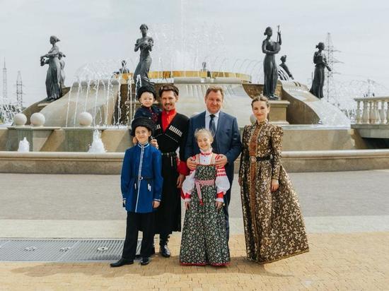 Ставропольская семья поговорила о ценностях с Оскаром Кучерой