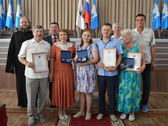 Шесть семей Йошкар-Олы получили медали «За любовь и верность»