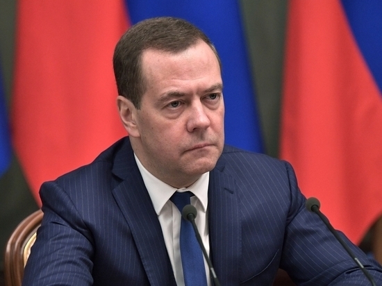 Медведев призвал украинцев смириться с российским Крымом Медведев призвал украинцев смириться с российским Крымом