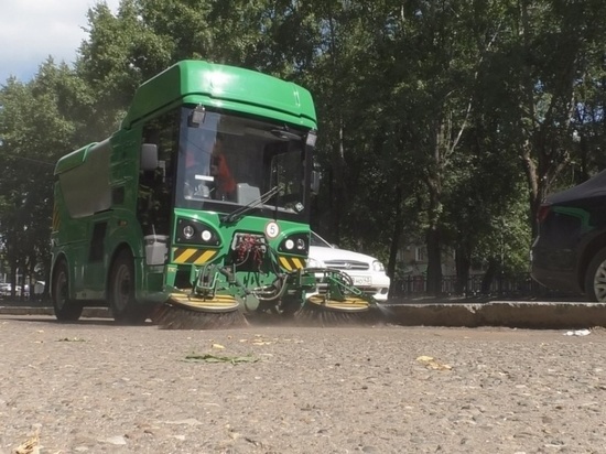 В Кирове тестируют новую технику для уличной уборки