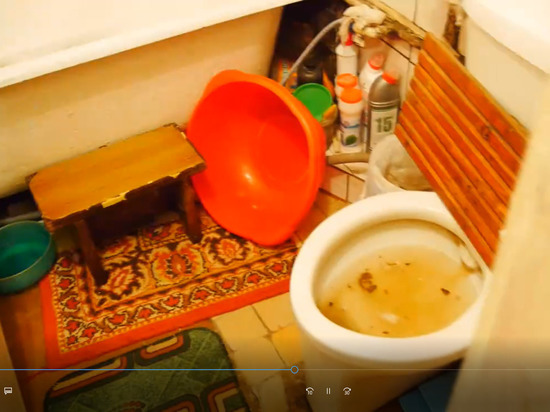 Новосибирцы показали фекальный фонтан в квартирах