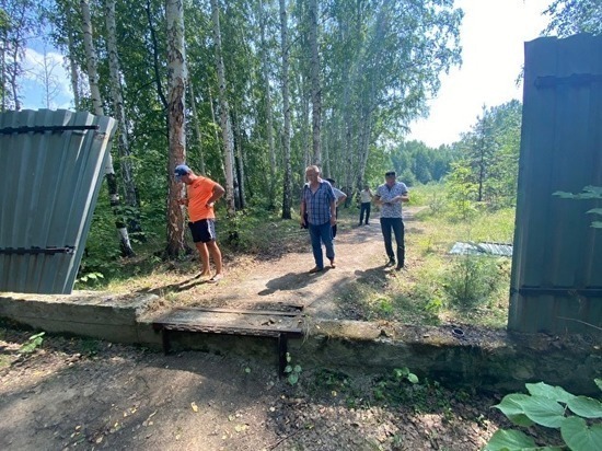 На озере Увильды нашли 20 заборов, закрывших проход к воде