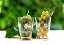 Пользу организму может приносить только качественное, без излишка сахара вино при умеренном его потреблении
