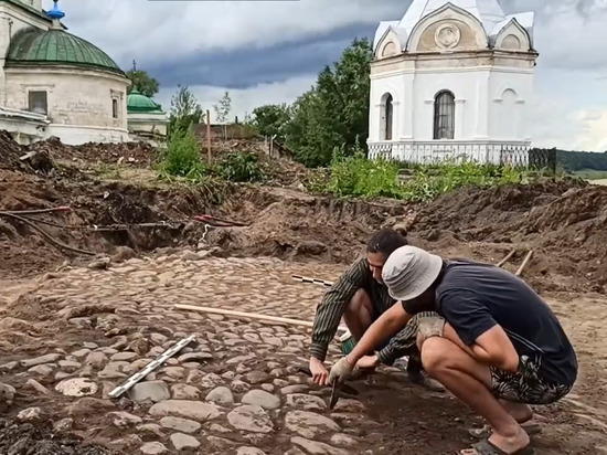 В Тверской области нашли вымостку торговой площади 18 века