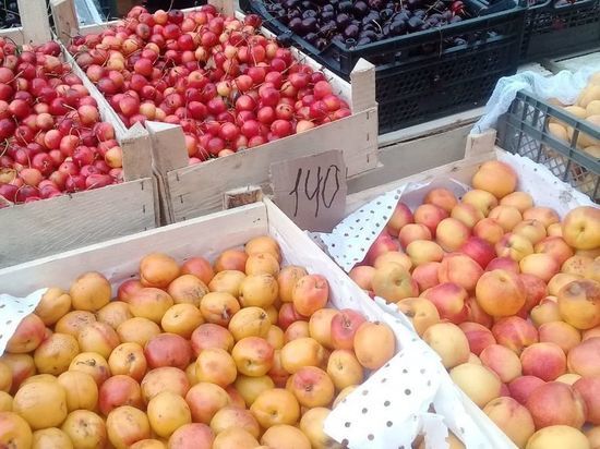 На рынке в Тверской области нашли подозрительные фрукты