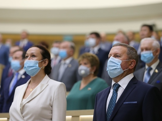 Матвиенко вручила удостоверение рязанскому сенатору Ирине Петиной Матвиенко вручила удостоверение рязанскому сенатору Ирине Петиной