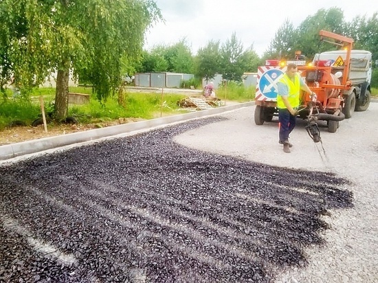 В Калязине продолжается ремонт дорог