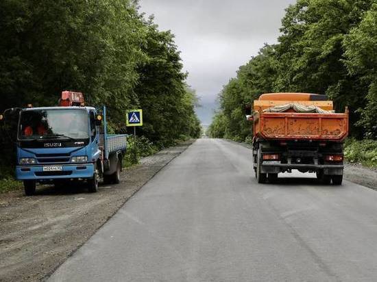 В пригороде Южно-Сахалинска ведутся дорожные работы