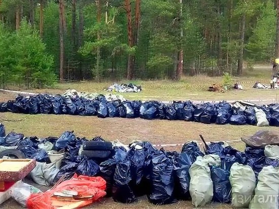 Жители Алтая негодуют из-за мусорных куч, оставленных туристами