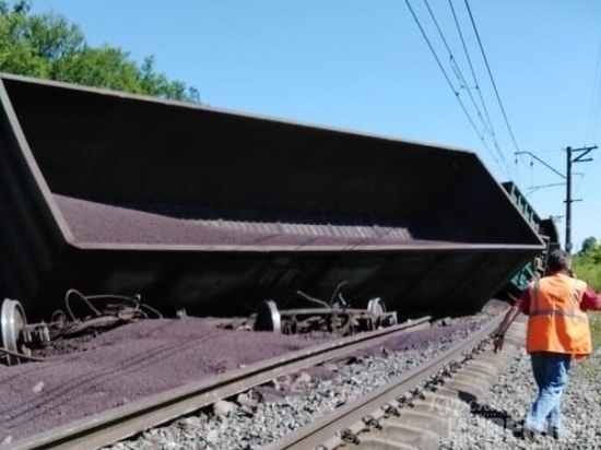 Под Курском авария с грузовым поездом затруднила движение