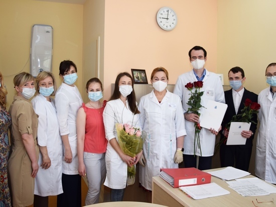 На Ямале медработники окружного СПИД-центра получили заслуженные награды