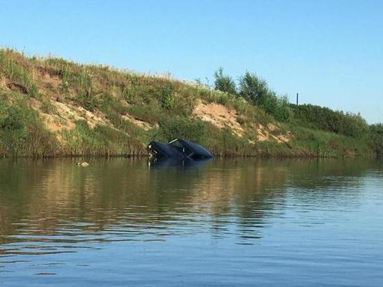 В Рязанской области в реке утонула «Нива»