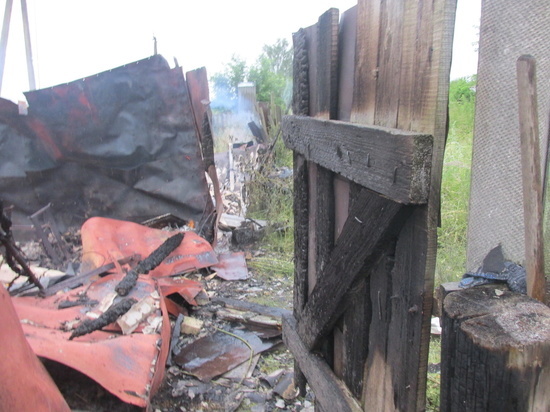 В Починковском районе горел гараж, специалисты не исключают поджог