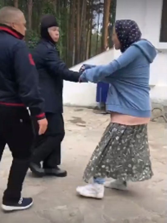 Собчак требует возбудить уголовное дело из-за нападения на съемочную группу в Среднеуральском монастыре