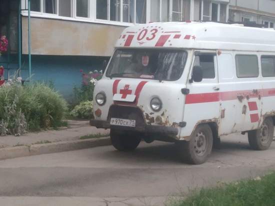 Новомосковцы сняли очень старый автомобиль скорой помощи