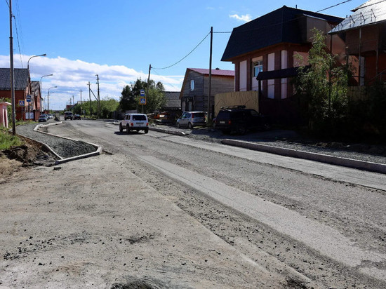 В Салехарде ремонтируют «убитую» дорогу на Игарской