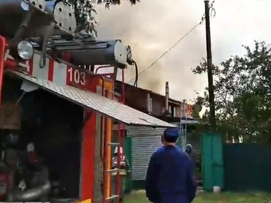 В Ярославле сгорел деревянный дом на несколько семей