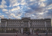 Отсутствие туристов на Туманном Альбионе сыграло с британским Дворцовым ведомством дурную шутку: чтобы преодолеть кассовый разрыв, Букингемский дворец начал изыскивать внутренние резервы