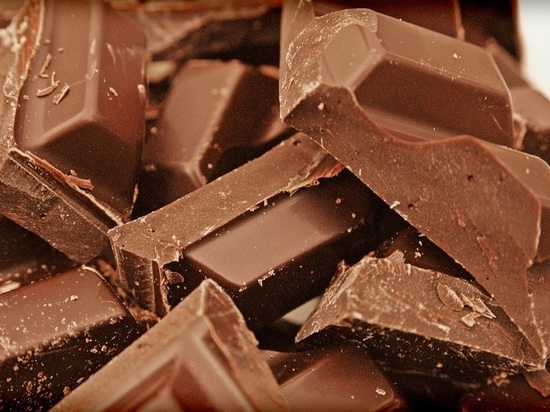 Пять блоков сигарет и 59 плиток шоколада украл в магазине житель Хакасии
