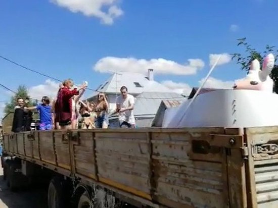 В Казани водителя КАМАЗа наказали за тусовку в прицепе