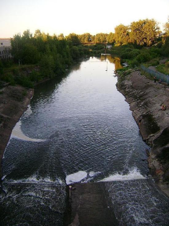 Завод в Омутнинске загрязнял реку