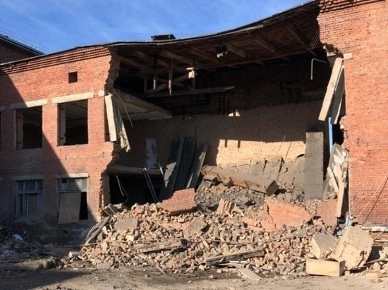 Прокуратура проведёт проверку по факту обрушения стены в закрытой на капитальный ремонт кузбасской школе